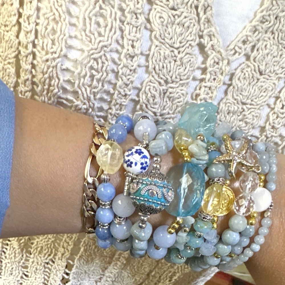 Aquamarine beaded bracelet/manifesting Tranquility and peace healing crystal - Picture 5 of 8